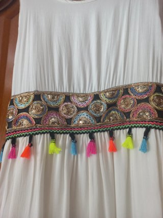Vestido largo blanco con detalles