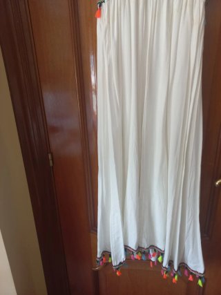 Vestido largo blanco con detalles