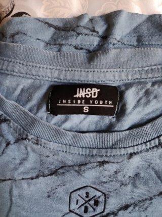 Camiseta Estampada Azul y Negra