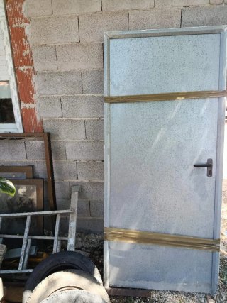 Puerta galvanizada