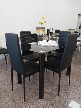 Mesa· comedor + (4) sillas, Negras, Cómoda. Oferta