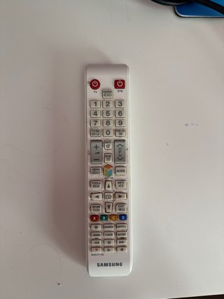 Televisor Samsung Plata y Blanco
