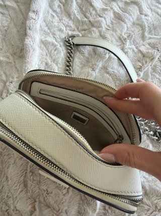 Bolso Guess Blanco Cadena Plata