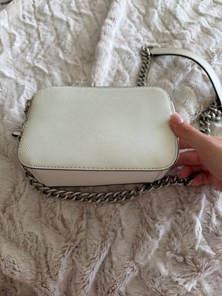 Bolso Guess Blanco Cadena Plata