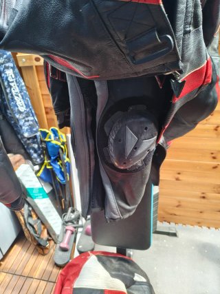 Traje Dainese Cuero Negra/Roja Talla 40