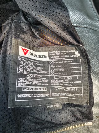 Traje Dainese Cuero Negra/Roja Talla 40