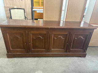 MUEBLE APARADOR CLÁSICO