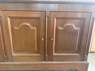 MUEBLE APARADOR CLÁSICO