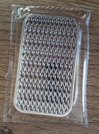 Tres barras chapadas en plata