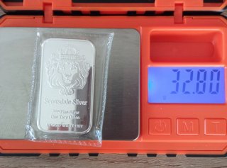 Tres barras chapadas en plata
