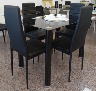 Mesa· comedor + (4) sillas, Negras, Cómoda. Oferta