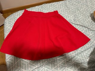 Falda roja corta