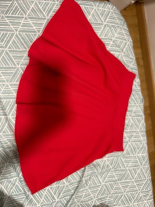 Falda roja corta