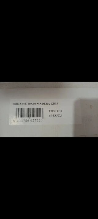 Rodapié de porcelanico efecto madera