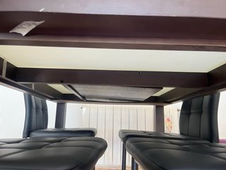 Mesa cristal extensible y 4 sillas polipiel