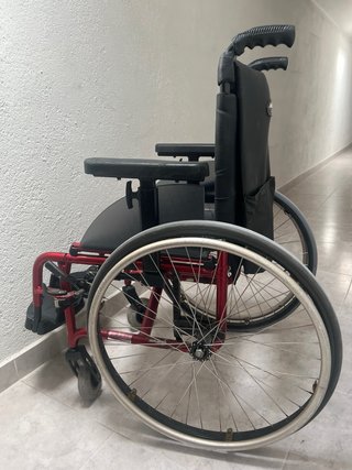 Silla de ruedas autopropulsable