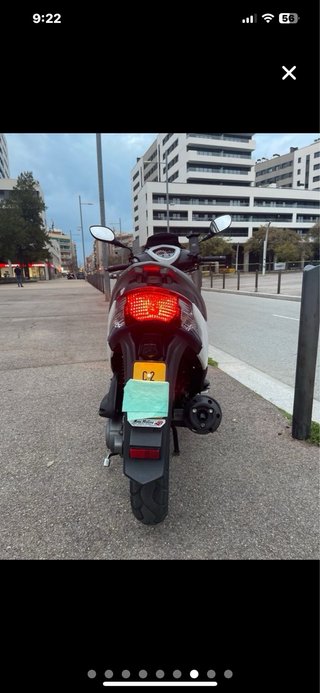 Kymco agility 4 Scooter Blanca y Negra