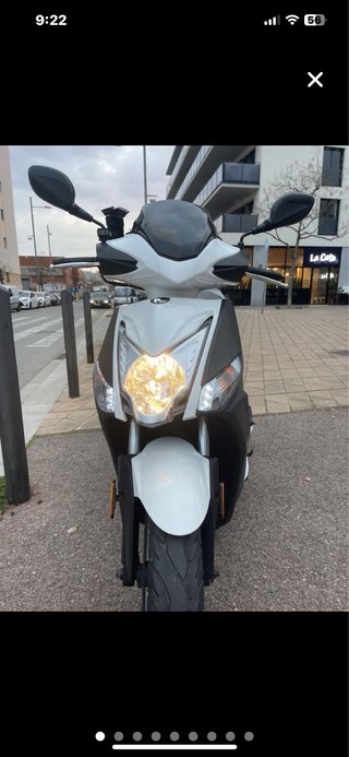 Kymco agility 4 Scooter Blanca y Negra