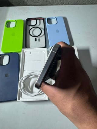 iPhone 15 Pro Max - Fundas y Cable