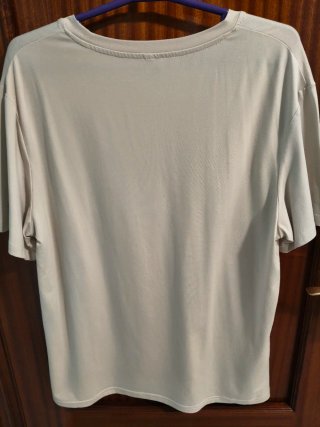 Camiseta hombre beige con texto