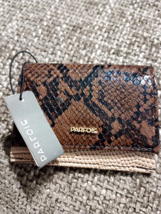 Cartera Parfois efecto piel serpiente