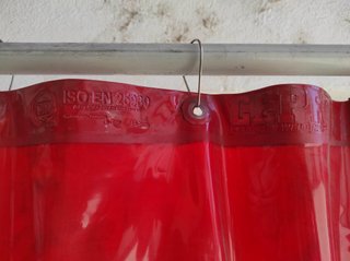 Pantalla soldadura móvil PVC rojo con ruedas CEPRO