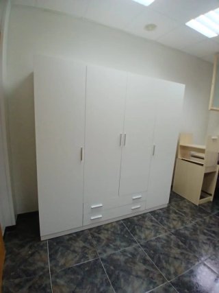 Armario modular blanco y marrón