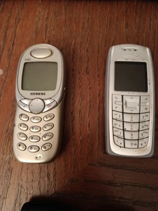 Lote móviles antiguos Nokia , siemens y Samsung.