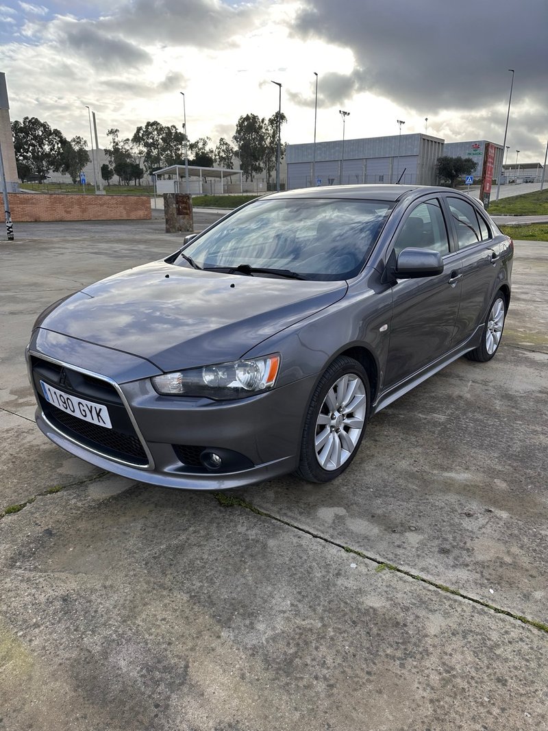 Mitsubishi Lancer 2010 - foto 1