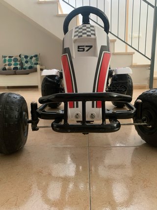 Coche de pedales para niños