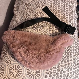 Riñonera pelo rosa Lefties