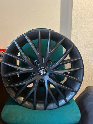 Llanta Seat León 2 llantas solo!!