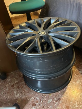 Llanta Seat León 2 llantas solo!!