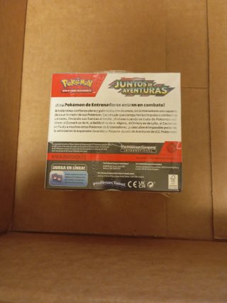 Booster Box Pokémon Juntos de Aventuras + Carta Pr