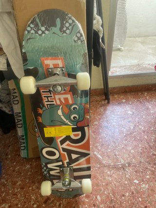Skateboarding completo con diseño de personaje