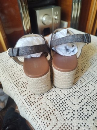 Sandalias Michael Kors Marrón y Dorado