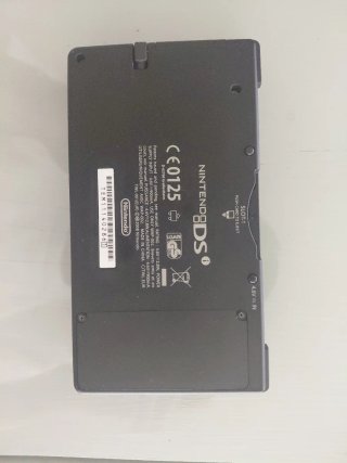 Nintendo DSi + Caricabatterie + Custodia