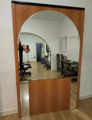 Espejo con Marco arqueado de madera