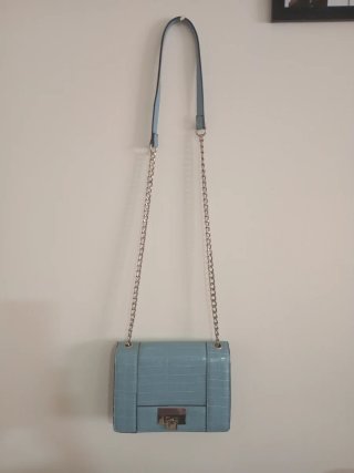 Bolso azul efecto piel cocodrilo