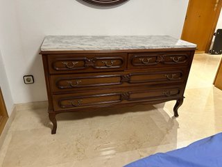 Cama, 2 mesitas y cómoda estilo Luis XV