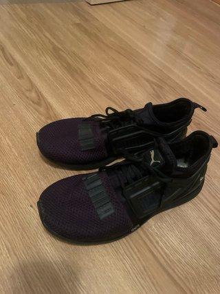 Zapatillas Puma Negras y Doradas