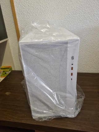 Caja PC FSP CMT580B/CMT580W