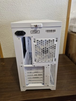 Caja PC FSP CMT580B/CMT580W
