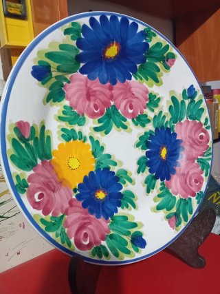 Plato decorativo cerámica flores pintadas