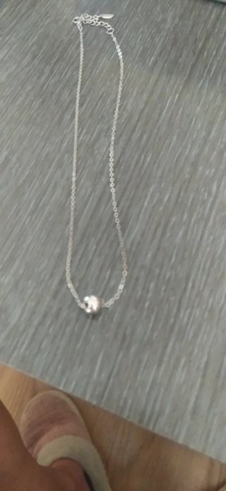 Collar con piedra plateada