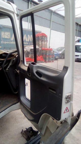 Puerta Derecha Volvo FL6