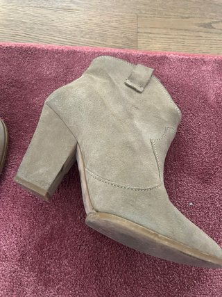 Botines tacón ante beige