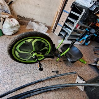 Triciclo Huffy Green Machine para derrapes