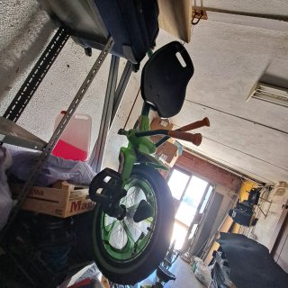 Triciclo Huffy Green Machine para derrapes