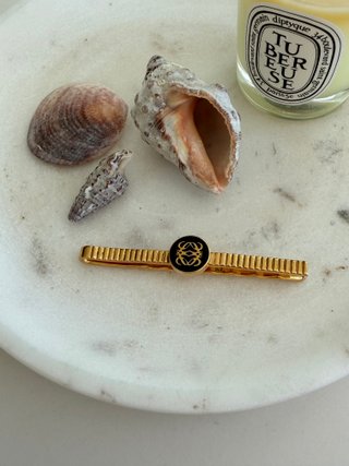 Pasador de corbata Loewe vintage dorado anagrama